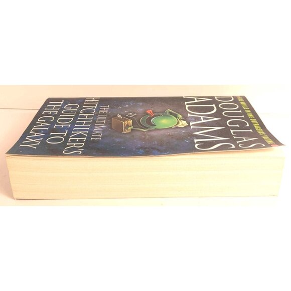 Douglas Adams The Ultimate Hitchhikers Guide To The Galaxy Paperback Book 5 in 1 - Picture 6 of 10